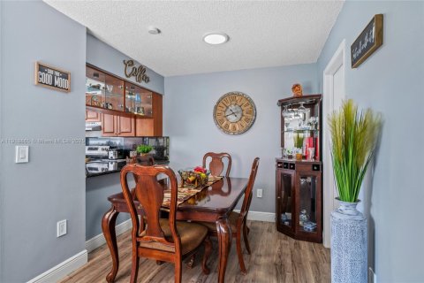 Снять в аренду кондоминиум в Майами, Флорида 2 спальни, 94.76м2, № 1974086 - фото 11