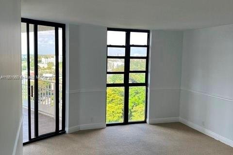 Condo in Miami, Florida, 2 bedrooms № 1855276 - photo 6