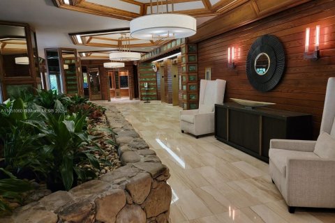 Condo in Miami, Florida, 2 bedrooms № 1855276 - photo 11