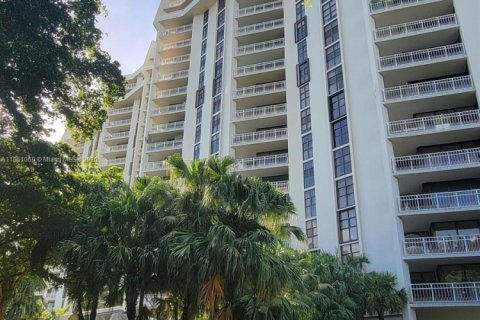 Condo in Miami, Florida, 2 bedrooms № 1855276 - photo 12