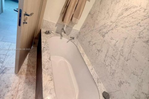 Copropriété à vendre à Miami, Floride: 1 chambre, 77.67 m2 № 1939821 - photo 17