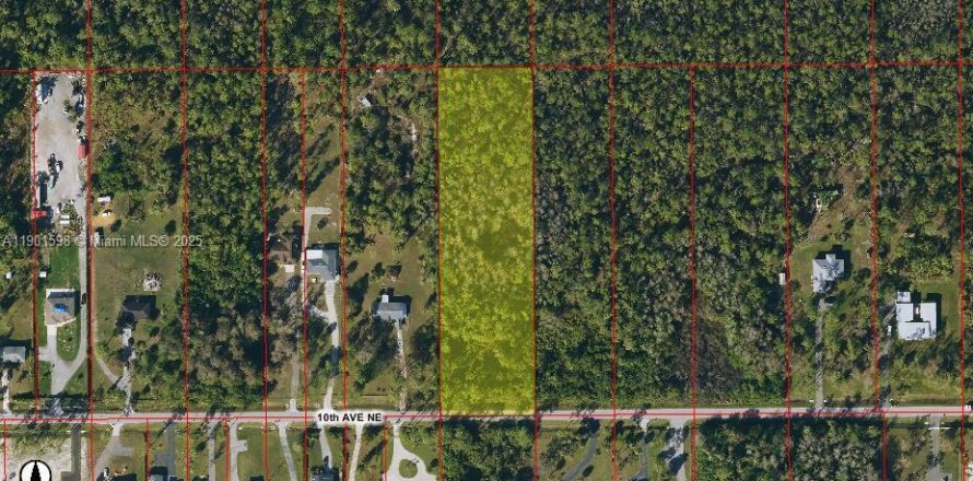 Commercial property in Naples, Florida № 1953702