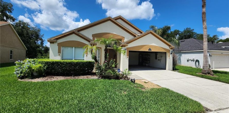 Villa ou maison à Wesley Chapel, Floride 3 chambres, 170.75 m2 № 2400351