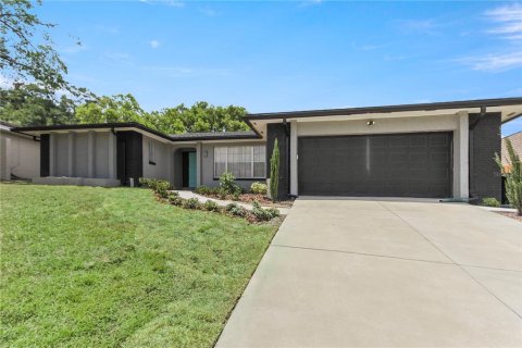 House in Altamonte Springs, Florida 4 bedrooms, 173.26 sq.m. № 1803144 - photo 2