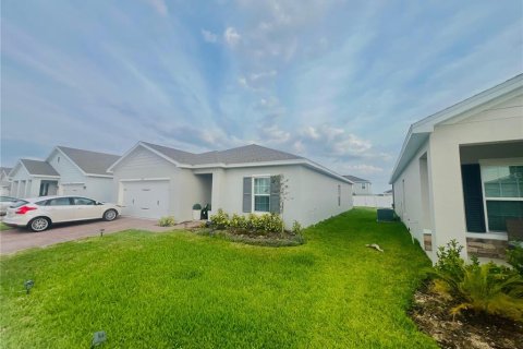 House in Haines City, Florida 4 bedrooms, 158.21 sq.m. № 1747226 - photo 2