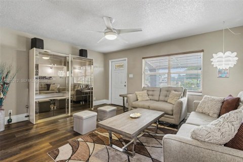 Villa ou maison à vendre à Deerfield Beach, Floride: 2 chambres, 110.55 m2 № 2066402 - photo 8