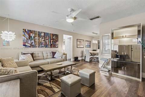 Villa ou maison à vendre à Deerfield Beach, Floride: 2 chambres, 110.55 m2 № 2066402 - photo 7