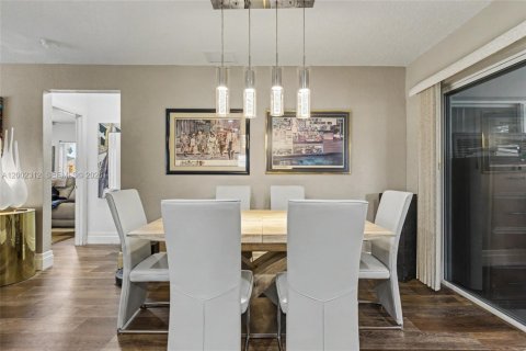 Villa ou maison à vendre à Deerfield Beach, Floride: 2 chambres, 110.55 m2 № 2066402 - photo 12