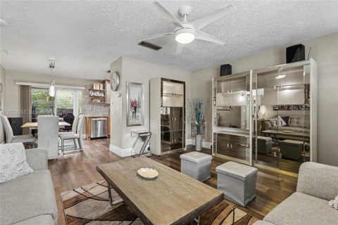 Villa ou maison à vendre à Deerfield Beach, Floride: 2 chambres, 110.55 m2 № 2066402 - photo 9