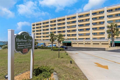 Condo in Belleair Bluffs, Florida, 1 bedroom  № 1746421 - photo 1
