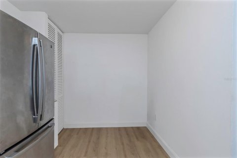 Condo in Belleair Bluffs, Florida, 1 bedroom  № 1746421 - photo 24