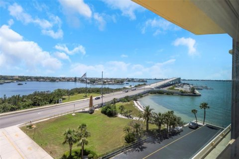 Condo in Belleair Bluffs, Florida, 1 bedroom  № 1746421 - photo 19