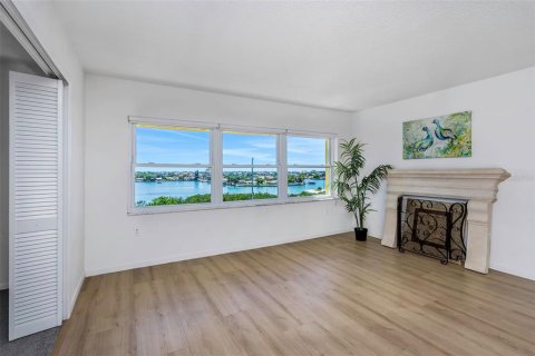 Condo in Belleair Bluffs, Florida, 1 bedroom  № 1746421 - photo 17
