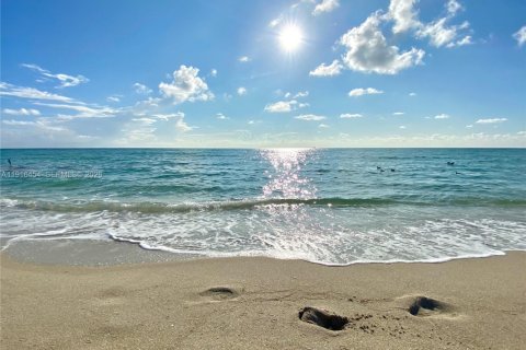 Copropriété à vendre à Hallandale Beach, Floride: 1 chambre, 104.98 m2 № 2083909 - photo 29