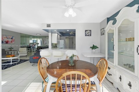Copropriété à vendre à Hallandale Beach, Floride: 1 chambre, 104.98 m2 № 2083909 - photo 16