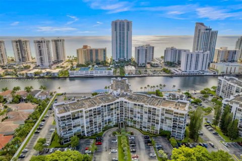 Condo à Hallandale Beach, Floride, 1 chambre  № 2083909