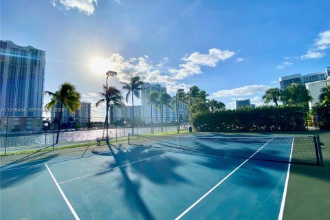 Copropriété à vendre à Hallandale Beach, Floride: 1 chambre, 104.98 m2 № 2083909 - photo 26