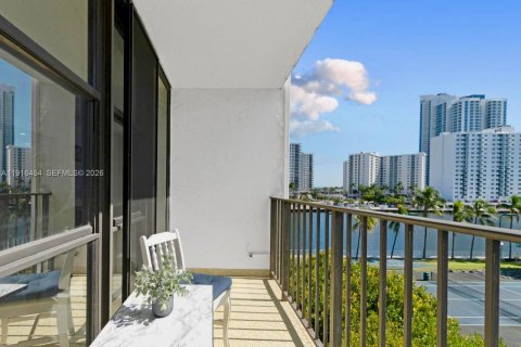 Copropriété à vendre à Hallandale Beach, Floride: 1 chambre, 104.98 m2 № 2083909 - photo 9