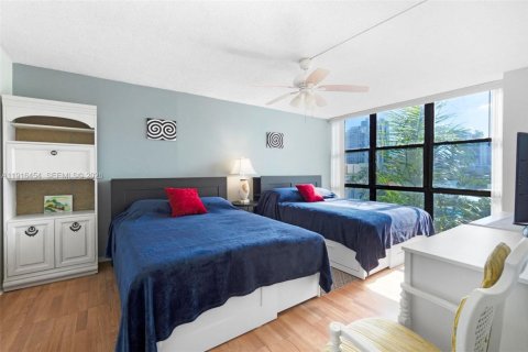 Copropriété à vendre à Hallandale Beach, Floride: 1 chambre, 104.98 m2 № 2083909 - photo 7
