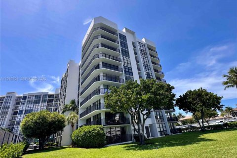 Copropriété à vendre à Hallandale Beach, Floride: 1 chambre, 104.98 m2 № 2083909 - photo 21