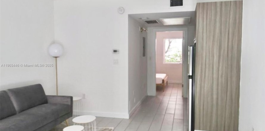 Condo in Miami Beach, Florida, 1 bedroom  № 1954743