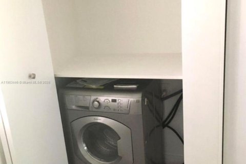 Condo in Miami Beach, Florida, 1 bedroom  № 1954743 - photo 6