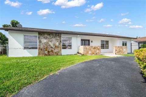 Casa en venta en Miami, Florida, 3 dormitorios, 164.25 m2 № 1968690 - foto 2