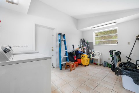 Casa en venta en Miami, Florida, 3 dormitorios, 164.25 m2 № 1968690 - foto 14