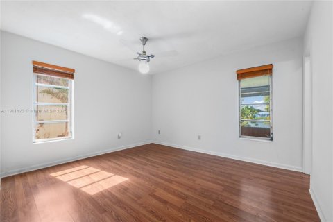 Casa en venta en Miami, Florida, 3 dormitorios, 164.25 m2 № 1968690 - foto 9