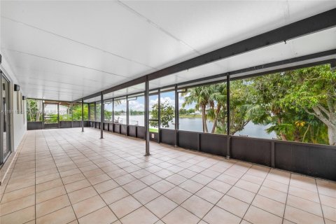 Casa en venta en Miami, Florida, 3 dormitorios, 164.25 m2 № 1968690 - foto 15