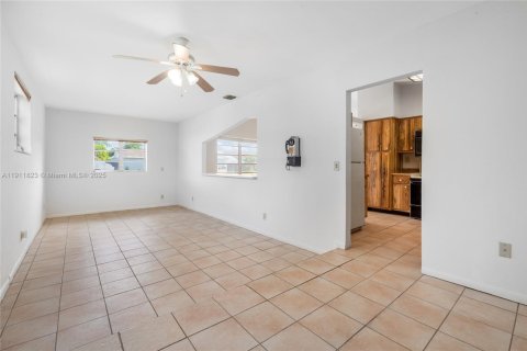 Casa en venta en Miami, Florida, 3 dormitorios, 164.25 m2 № 1968690 - foto 7