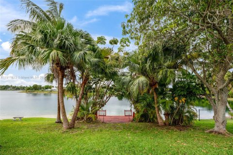 Casa en venta en Miami, Florida, 3 dormitorios, 164.25 m2 № 1968690 - foto 16