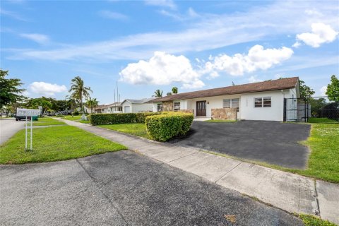 Casa en venta en Miami, Florida, 3 dormitorios, 164.25 m2 № 1968690 - foto 3