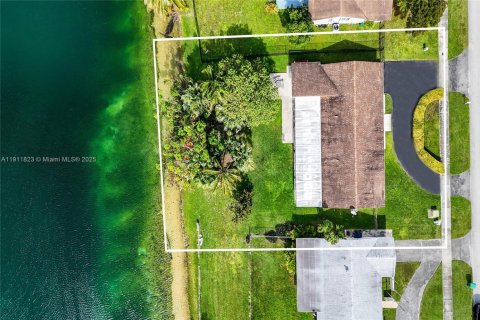 Casa en venta en Miami, Florida, 3 dormitorios, 164.25 m2 № 1968690 - foto 19