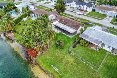 Casa en venta en Miami, Florida, 3 dormitorios, 164.25 m2 № 1968690 - foto 20