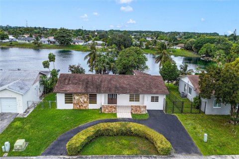 Casa en venta en Miami, Florida, 3 dormitorios, 164.25 m2 № 1968690 - foto 1