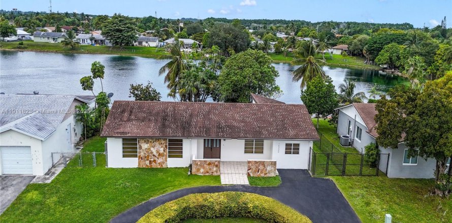 Casa en Miami, Florida 3 dormitorios, 164.25 m2 № 1968690