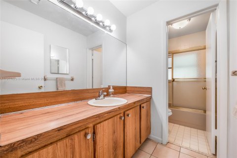 Casa en venta en Miami, Florida, 3 dormitorios, 164.25 m2 № 1968690 - foto 12