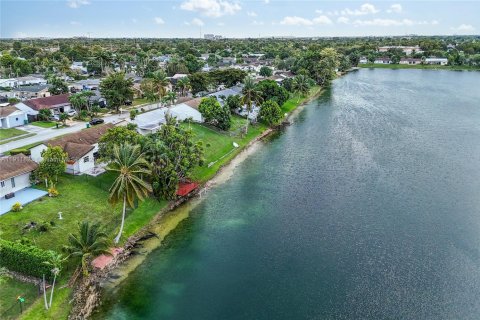 Casa en venta en Miami, Florida, 3 dormitorios, 164.25 m2 № 1968690 - foto 22
