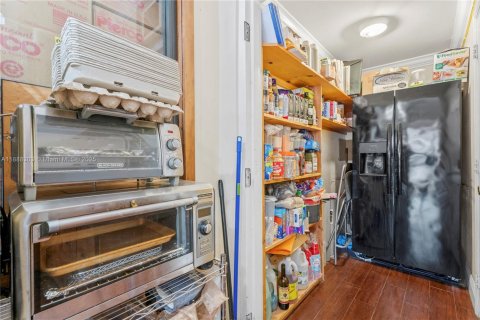 Propiedad comercial en venta en Miami, Florida № 1941211 - foto 10