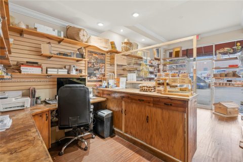 Propiedad comercial en venta en Miami, Florida № 1941211 - foto 8