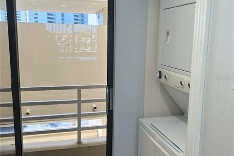 Снять в аренду кондоминиум в Сент-Питерсберг, Флорида 5 комнат, 100.8м2, № 2156426 - фото 7