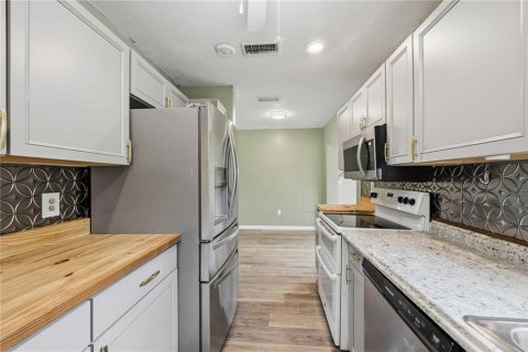 House in Port Charlotte, Florida 2 bedrooms, 88.44 sq.m. № 2212896 - photo 16