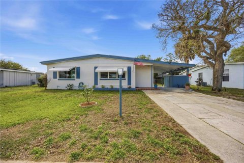 House in Port Charlotte, Florida 2 bedrooms, 88.44 sq.m. № 2212896 - photo 3