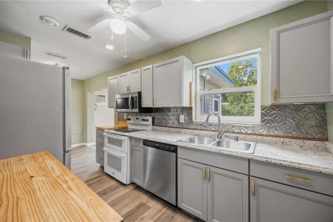 House in Port Charlotte, Florida 2 bedrooms, 88.44 sq.m. № 2212896 - photo 15