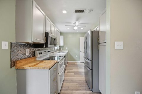 House in Port Charlotte, Florida 2 bedrooms, 88.44 sq.m. № 2212896 - photo 17