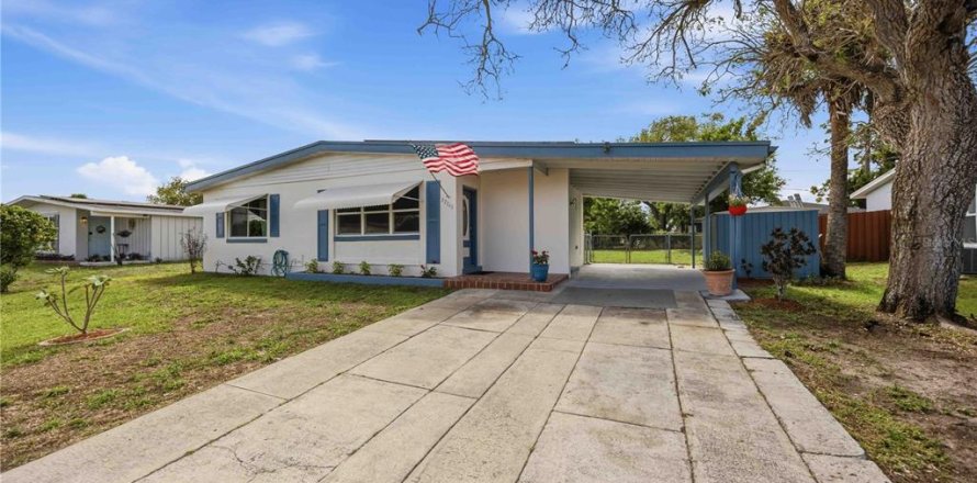 House in Port Charlotte, Florida 2 bedrooms, 88.44 sq.m. № 2212896