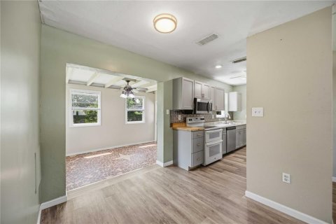 House in Port Charlotte, Florida 2 bedrooms, 88.44 sq.m. № 2212896 - photo 12