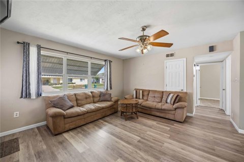 House in Port Charlotte, Florida 2 bedrooms, 88.44 sq.m. № 2212896 - photo 6