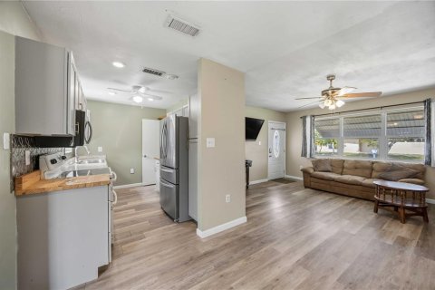 House in Port Charlotte, Florida 2 bedrooms, 88.44 sq.m. № 2212896 - photo 13